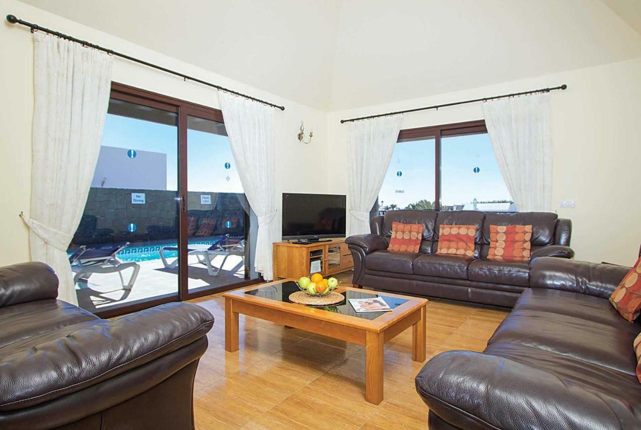 Sapphire Hotel Playa Blanca  Exterior photo
